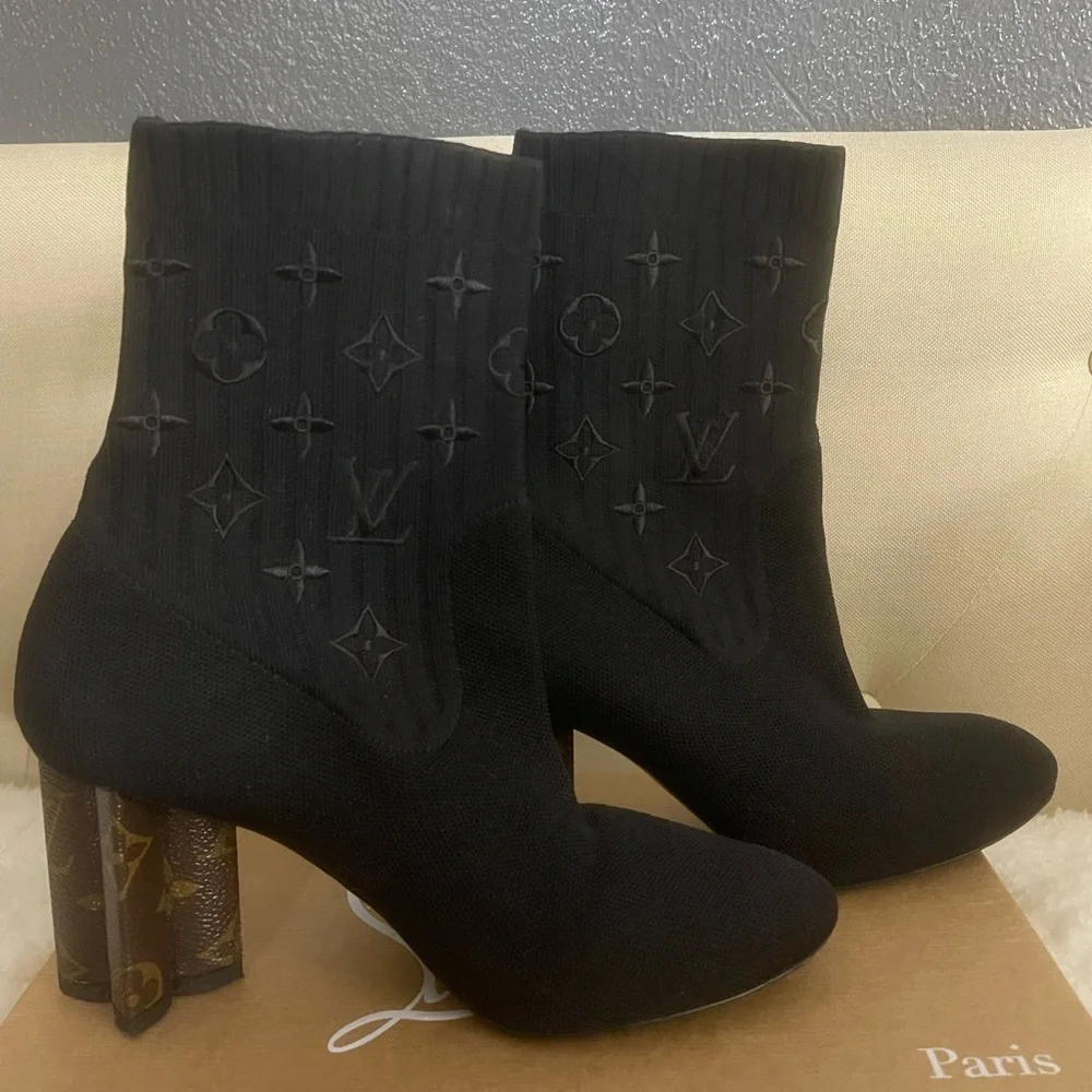 Only worn the boots 3 practically new. Comes with dust bag. - Picture 3 of 4